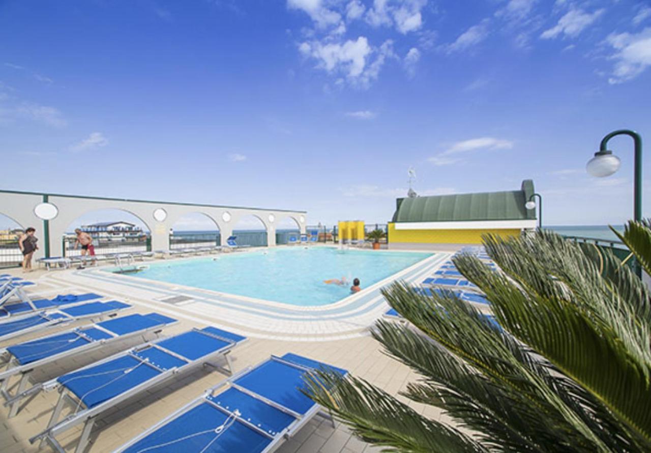 Residence Cristoforo Colombo - Carraro Immobiliare - Family Apartments Caorle Exteriér fotografie